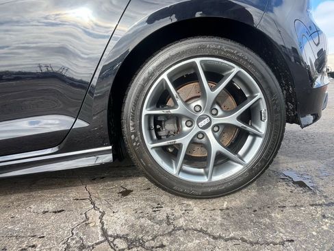 Used 2017 Volkswagen Golf R 4-Door AWD/4WD image 15
