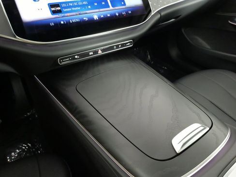 Used 2025 Mercedes-Benz E 350 4MATIC Sedan image 52