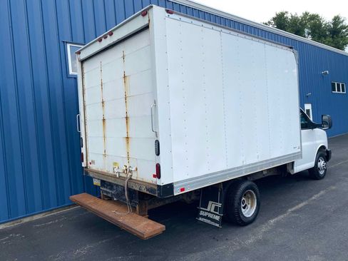 Used 2015 GMC Savana 3500 RWD image 4