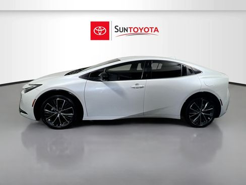 Used 2024 Toyota Prius XLE FWD image 7