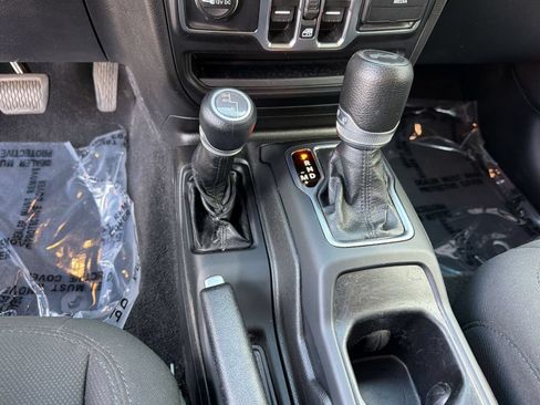 Used 2022 Jeep Wrangler Unlimited Sport AWD/4WD image 17