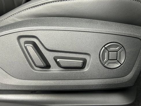 Used 2025 Audi A5 2.0T Premium Plus w/ Premium Plus AWD/4WD image 12