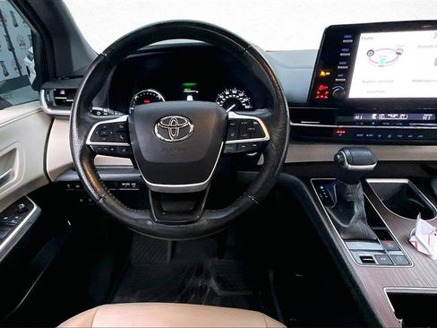 Certified 2021 Toyota Sienna XLE image 9