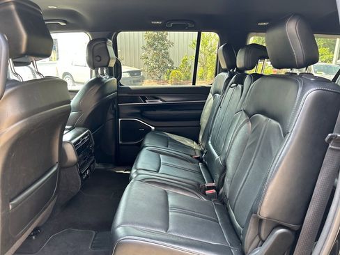 Used 2023 Jeep Wagoneer L Series II RWD image 13