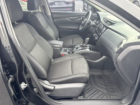 Used 2018 Nissan Rogue SV w/ Premium Package AWD/4WD image 19