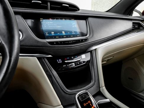 Used 2018 Cadillac XT5 FWD image 29