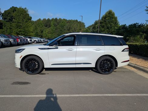 Used 2025 Lincoln Aviator Reserve w/ Equipment Group 201A AWD/4WD image 7
