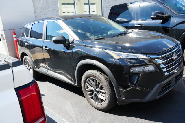 Used 2024 Nissan Rogue S AWD/4WD image 4