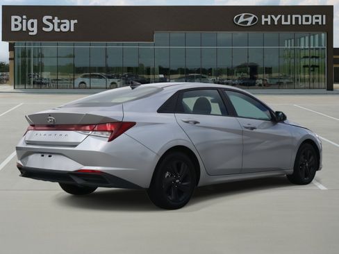 Used 2021 Hyundai Elantra SEL image 4