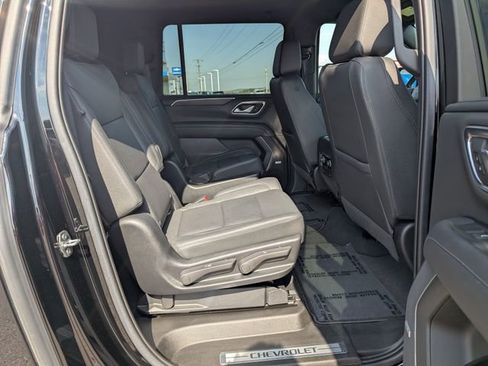 Used 2022 Chevrolet Suburban LT w/ Luxury Package AWD/4WD image 5