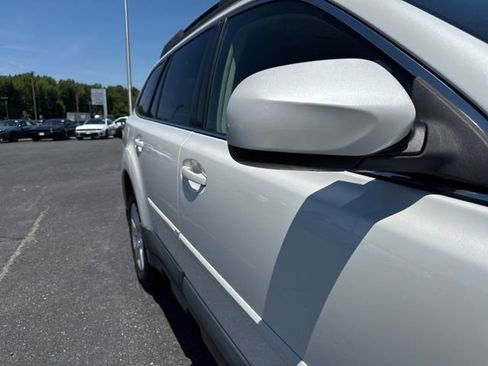 Used 2012 Subaru Outback 2.5i Limited AWD/4WD image 4