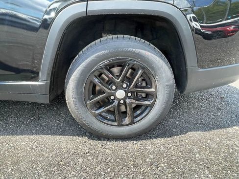 Used 2023 Jeep Grand Cherokee L Laredo AWD/4WD image 31