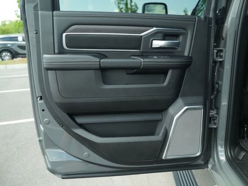 New 2026 RAM 2500 Laramie AWD/4WD image 14