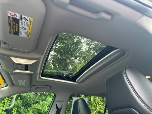 Used 2022 Toyota RAV4 XLE Premium image 12