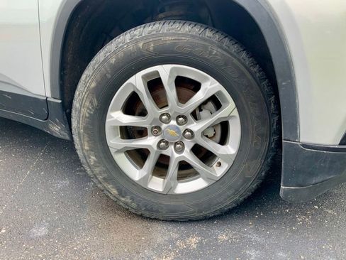 Used 2018 Chevrolet Traverse LS FWD image 28