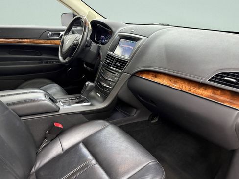 Used 2013 Lincoln MKT AWD image 23