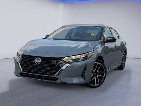 Used 2024 Nissan Sentra SR FWD image 2