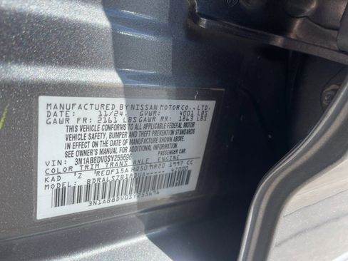 Used 2025 Nissan Sentra SR w/ SR Premium Package image 33