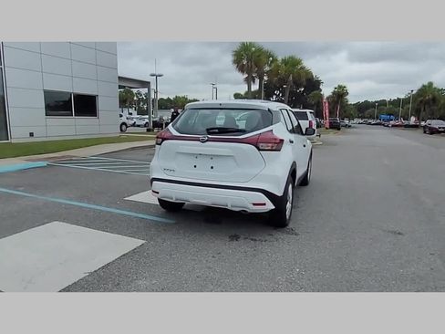 New 2025 Nissan Kicks Play S image 31