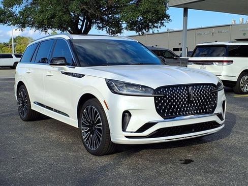 New 2025 Lincoln Aviator Black Label image 3