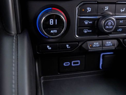 Used 2022 Chevrolet Tahoe Z71 image 30