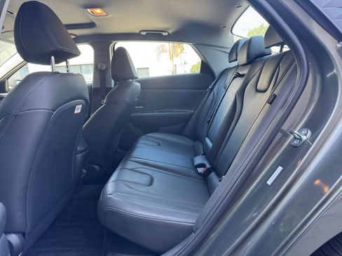 Used 2025 Hyundai Elantra Limited image 28