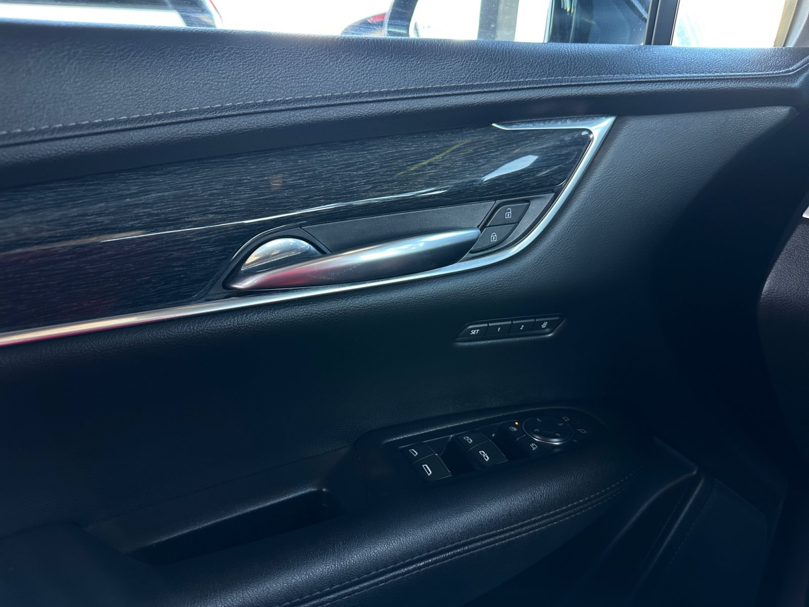 Used 2022 Cadillac XT5 Premium Luxury w/ LPO, ONYX Package FWD image 17
