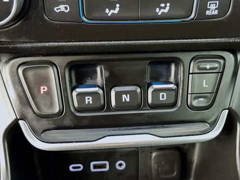 Used 2018 GMC Terrain SLE image 19