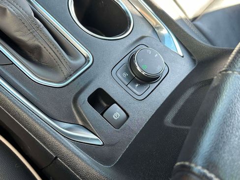 Used 2023 Chevrolet Traverse Premier w/ Redline Edition image 32