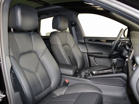 New 2026 Porsche Macan image 38