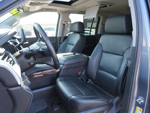 Used 2020 GMC Yukon XL SLT w/ Premium Edition image 12