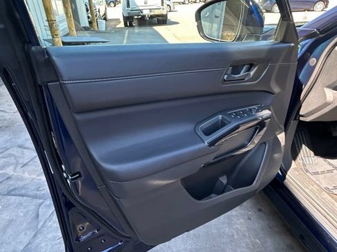 Used 2025 Nissan Pathfinder SV FWD image 12