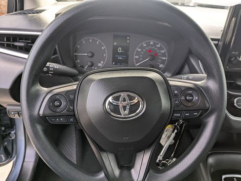 Used 2025 Toyota Corolla LE image 18