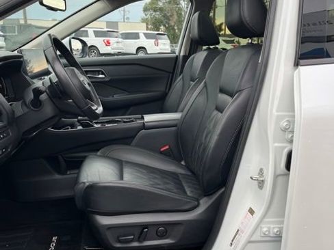 Used 2024 Nissan Rogue Platinum w/ Platinum Premium Package image 26