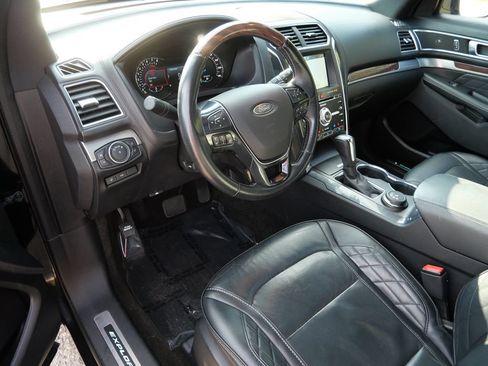 Certified 2017 Ford Explorer Platinum AWD/4WD image 3