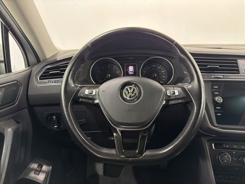 Used 2018 Volkswagen Tiguan SEL w/ 3rd Row Seat Package AWD/4WD image 30