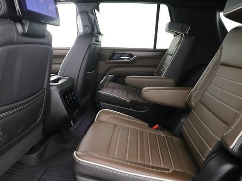 Used 2025 GMC Yukon Denali Ultimate w/ LPO, Floor Liner Package AWD/4WD image 30