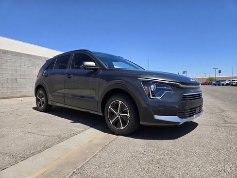New 2025 Kia Niro EX image 2