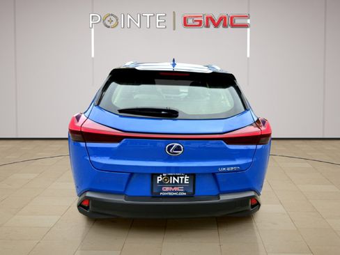 Used 2022 Lexus UX 250h w/ Premium Package image 5