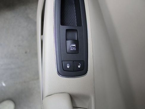 Used 2014 Chrysler 300 C w/ Beats Audio Group image 29