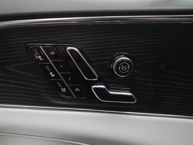 Used 2024 Cadillac Lyriq Luxury AWD/4WD image 35