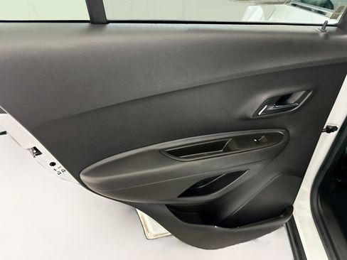 Used 2017 Chevrolet Trax LT w/ LT Convenience Package FWD image 26