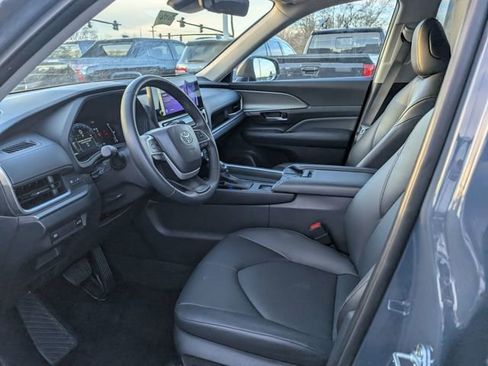 Used 2025 Toyota Grand Highlander FWD image 14