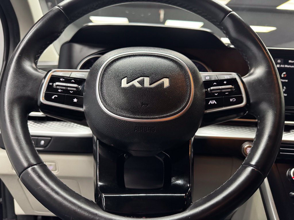 Used 2024 Kia Carnival LX FWD image 23