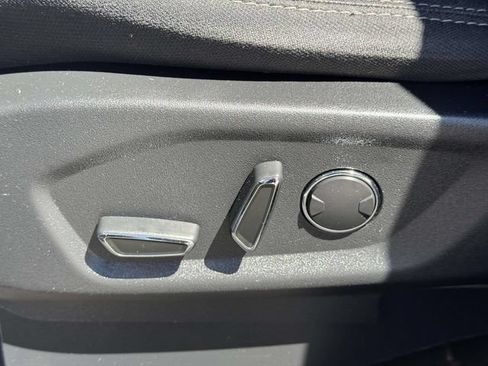 Used 2018 Ford Explorer XLT AWD/4WD image 17