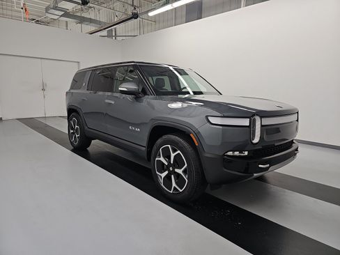 Used 2024 Rivian R1S Adventure AWD/4WD image 7