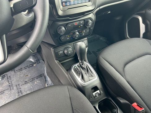 Used 2021 Jeep Renegade Sport image 20