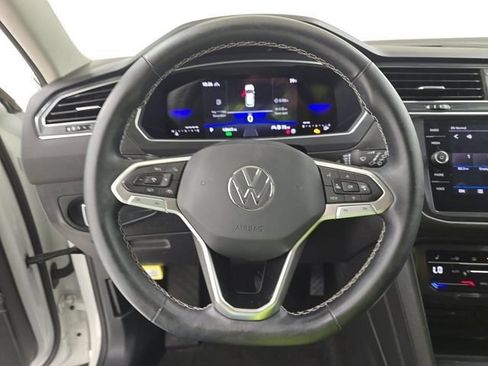 Used 2023 Volkswagen Tiguan SE AWD/4WD image 6