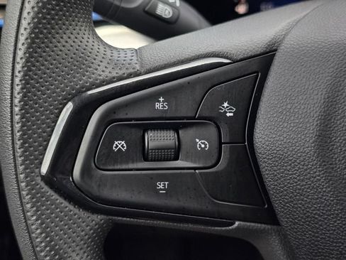 Used 2025 Chevrolet Trax LT FWD image 22