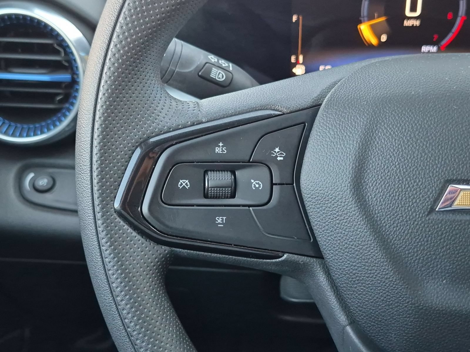 Used 2024 Chevrolet Trax LT FWD image 15